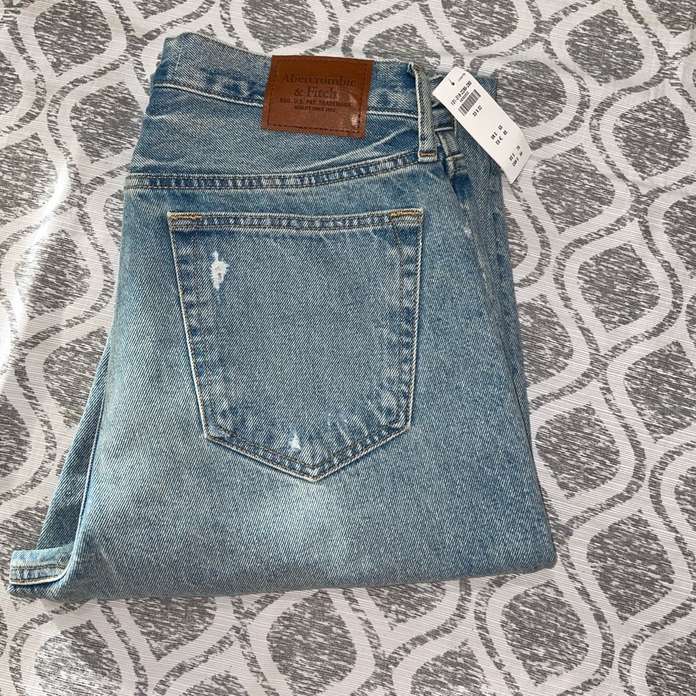 NWT Mens Abercrombie 90’s loose. 33x32